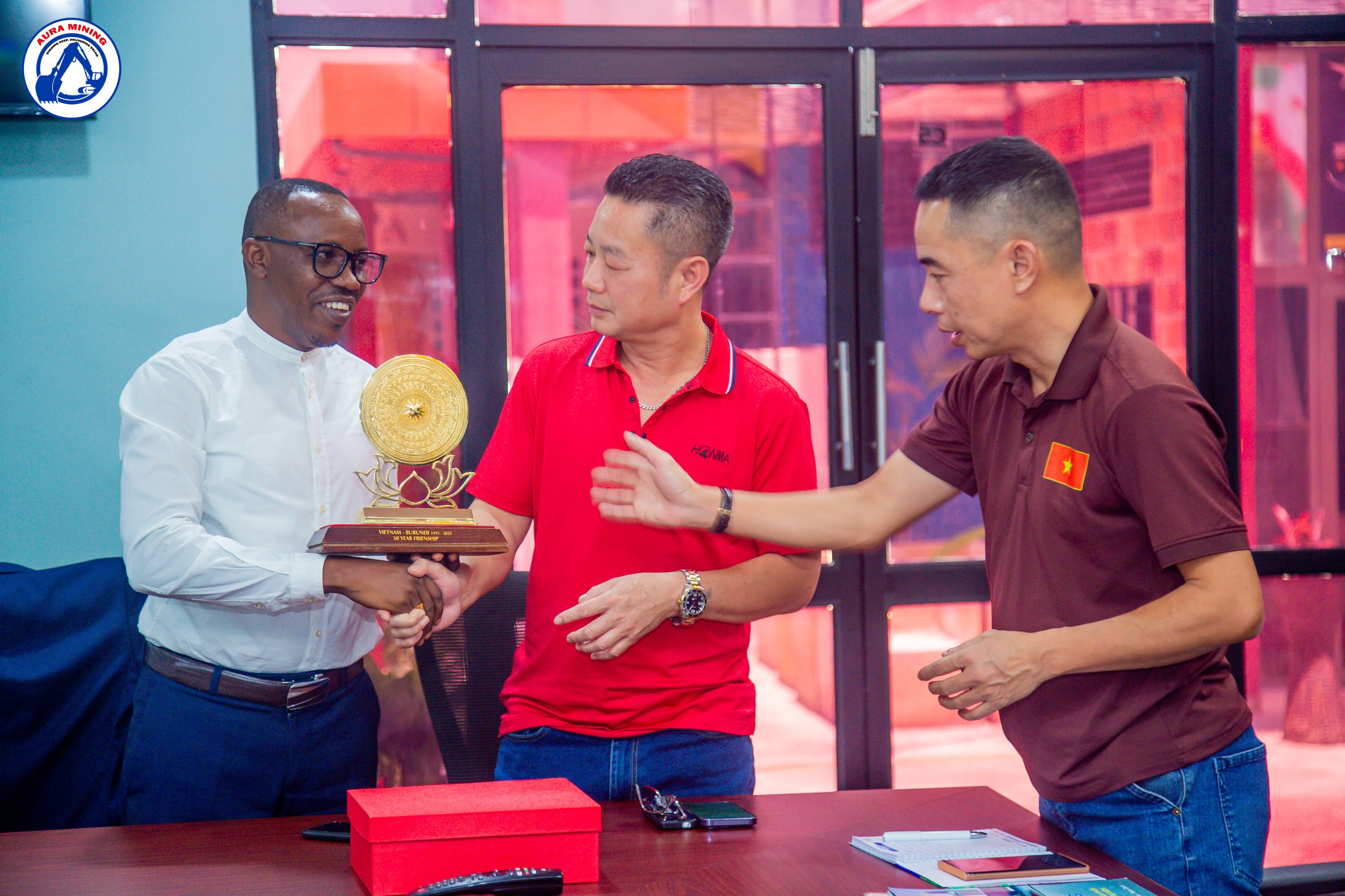 Gift Presentation by Vietnamese Partners to Aura Group CEO